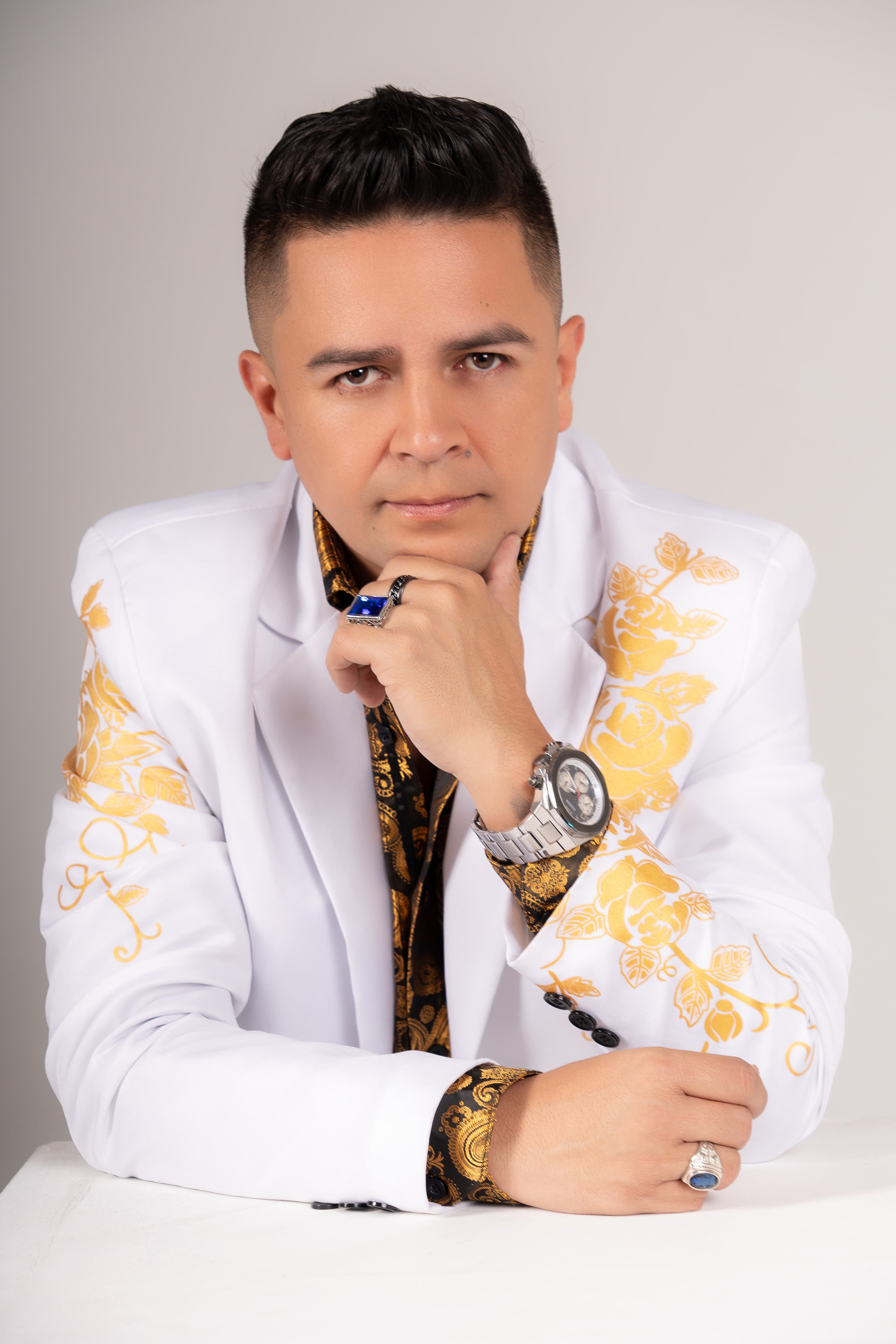 Mao Martínez, retrato editorial utilizado por Caracol Televisión
